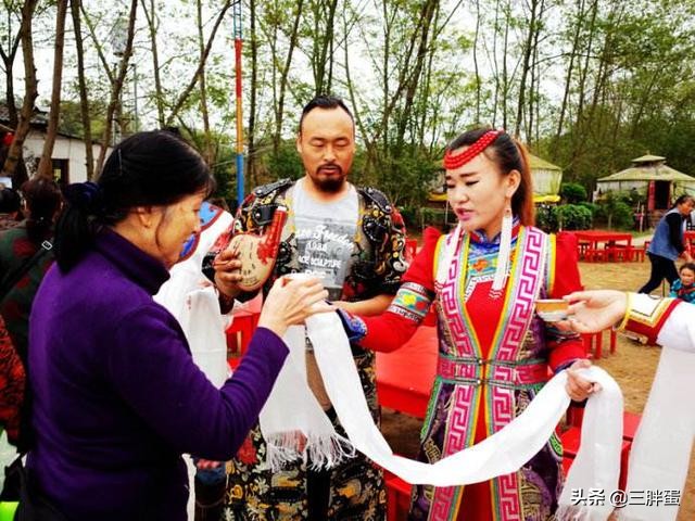 蒙古八珍之一马奶酒,蒙古八珍中的醍醐