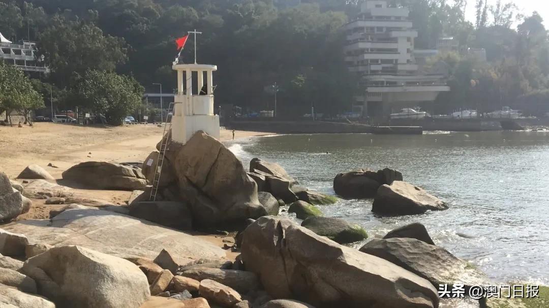 本澳两大海滩惊现红潮，当局呼吁勿下水