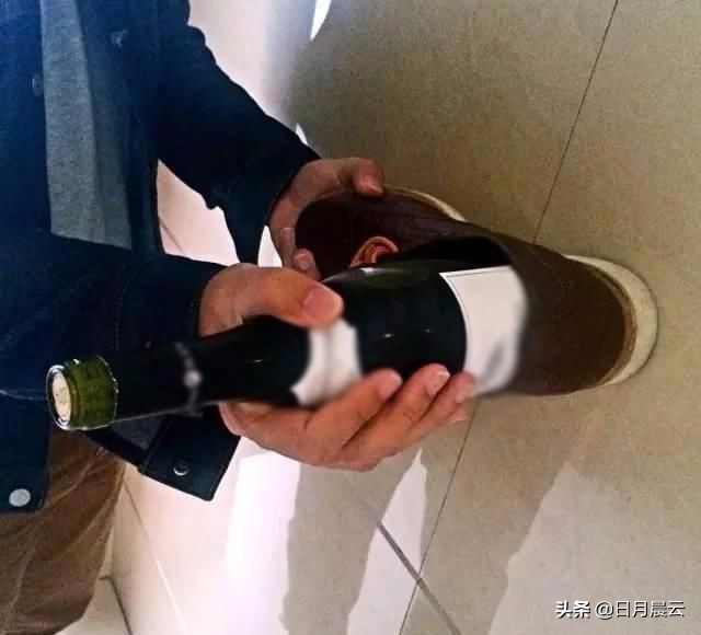 怎样在没有开瓶器的情况下开红酒,怎么开红酒木塞没有开瓶器