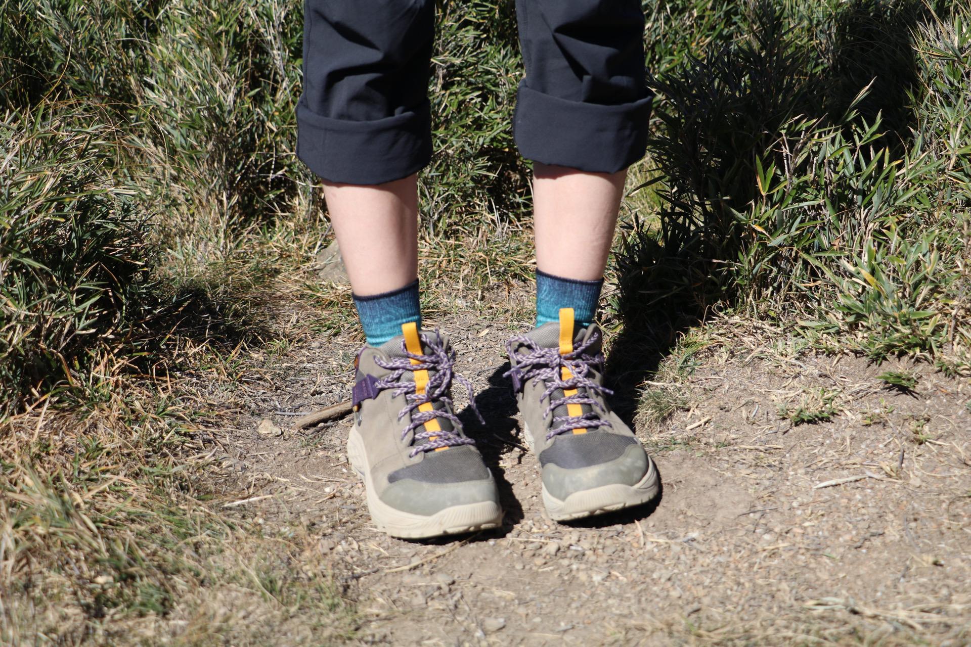 一件很旧很破的羊毛衣,不可水洗的羊毛衣