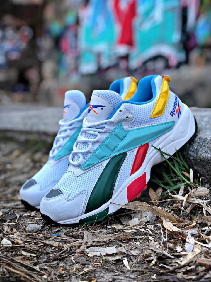 阿迪达斯高仿鞋,怎么区分正品高仿鞋