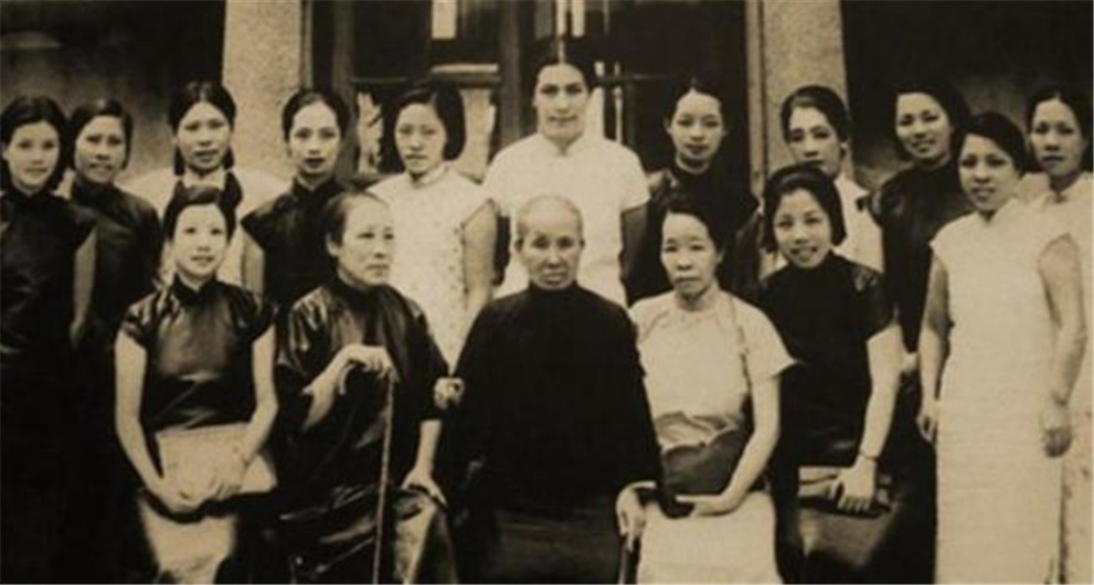 双枪老太婆结局如何？周总理希望刀下留人，毛主席嘱托善待其家属