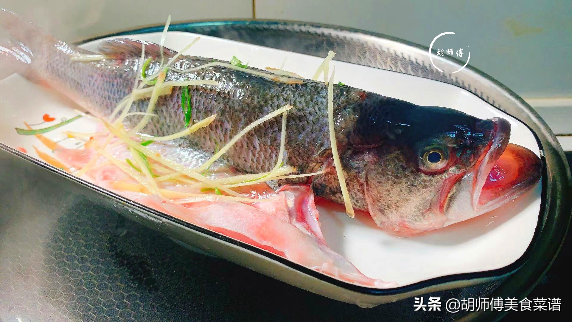 清蒸鱼是放盐还是放生抽,清蒸鱼要放盐还是生抽