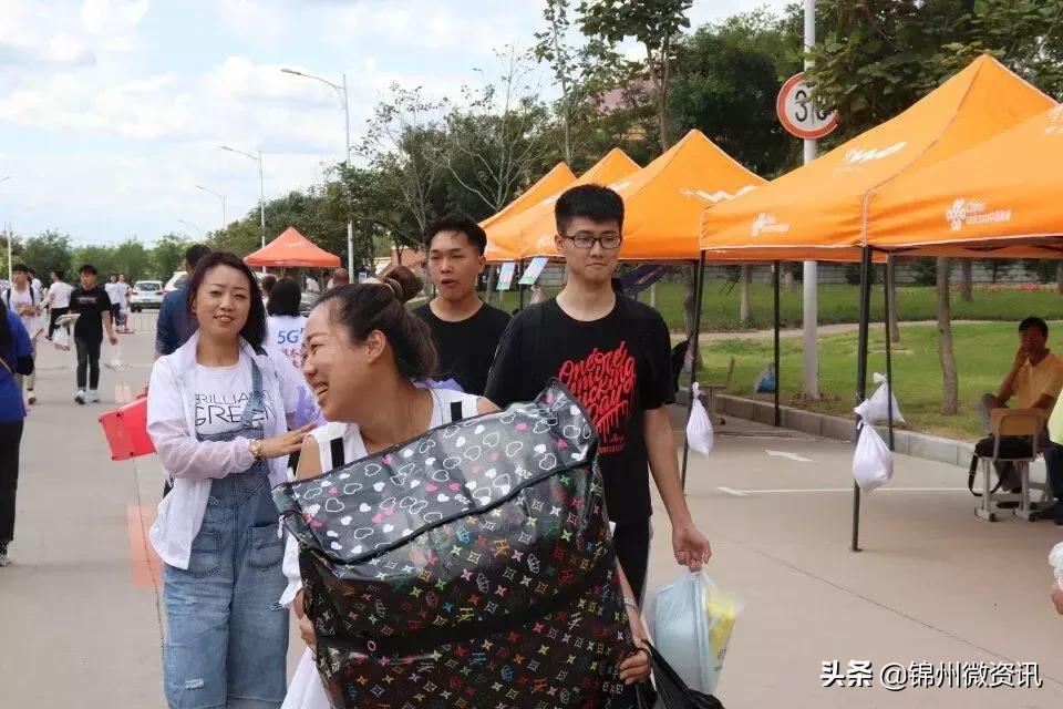 锦州渤海大学!爸妈,您还好吧?来渤大第23天,我挺好的