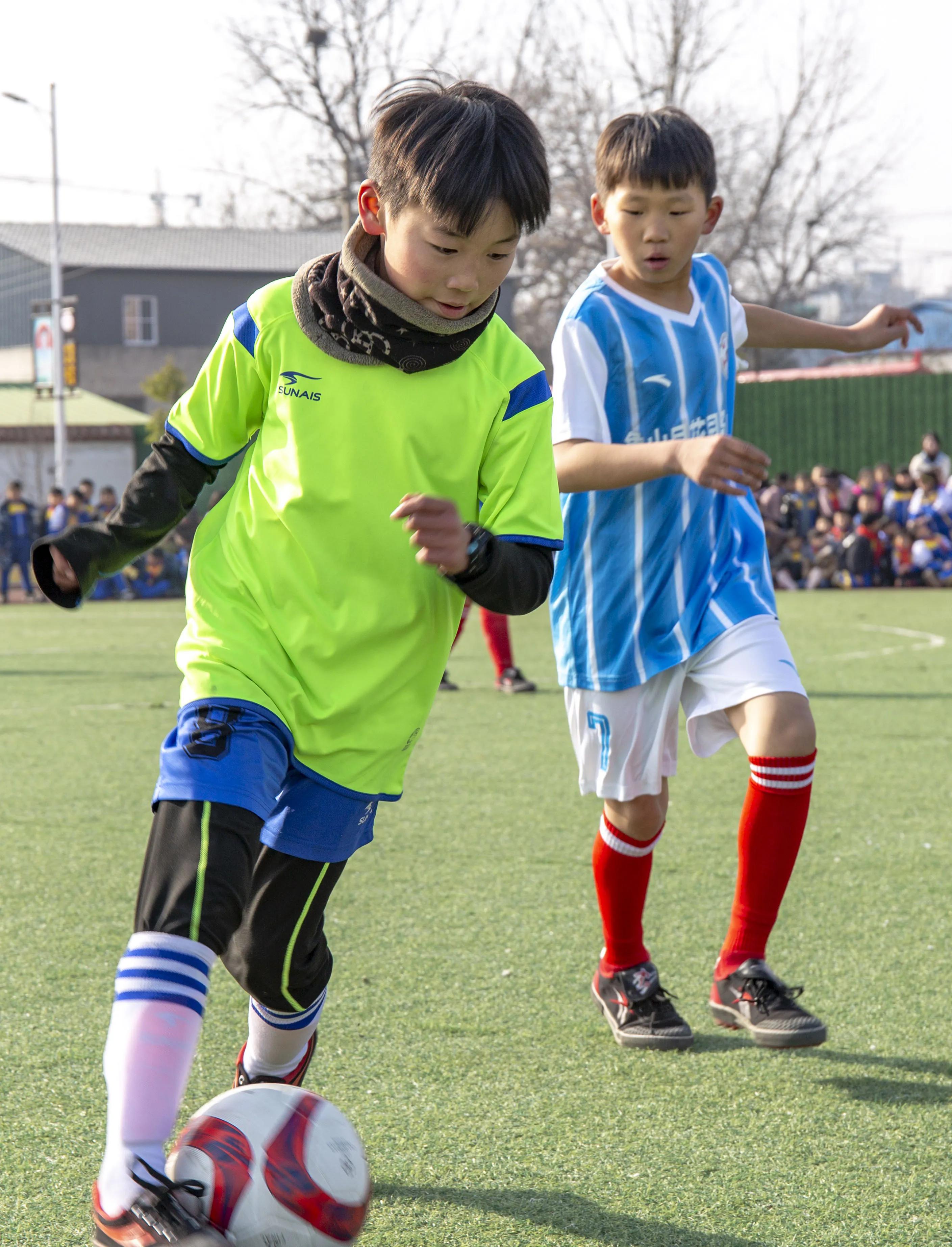 蹇箰瓒崇悆浼存垜鎴愰暱鍏崇埍鐣欏畧鍎跨,瓒崇悆閫佹暀涓嬩埂娲诲姩
