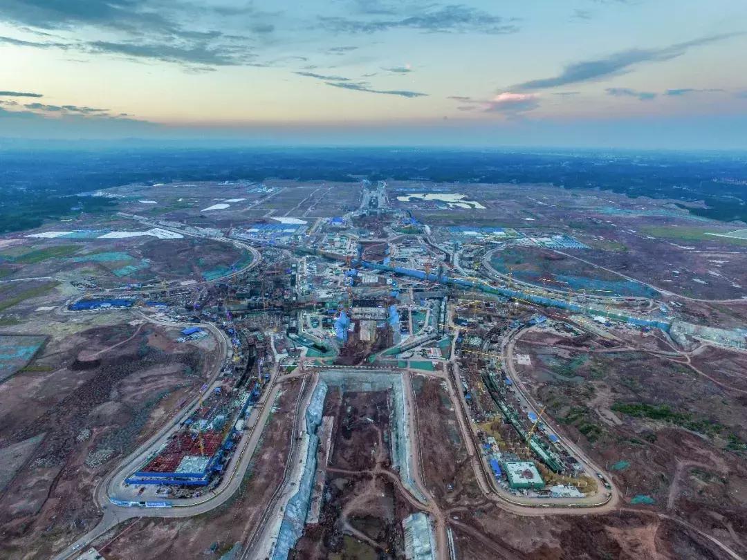 龙泉山山顶看美景,美丽的龙泉山
