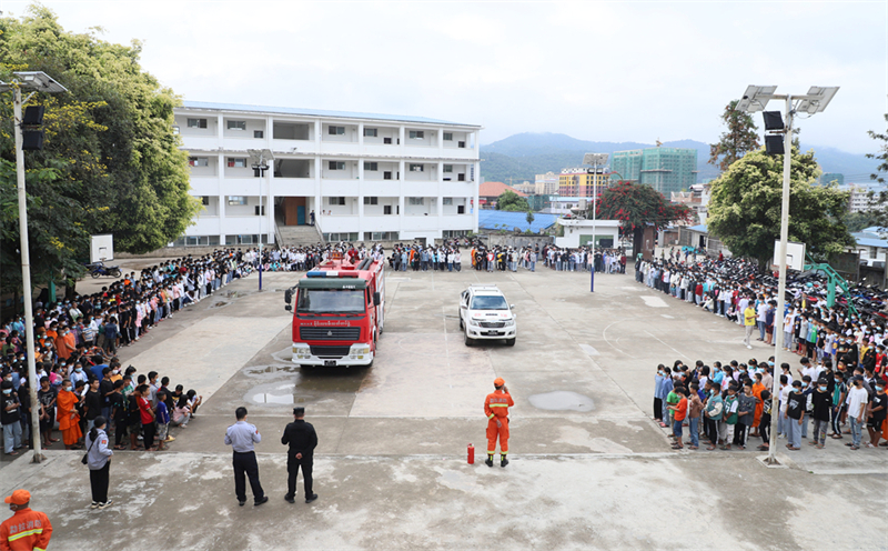 特区警察局消防大队到勐拉城区各所学校开展消防安全知识教育