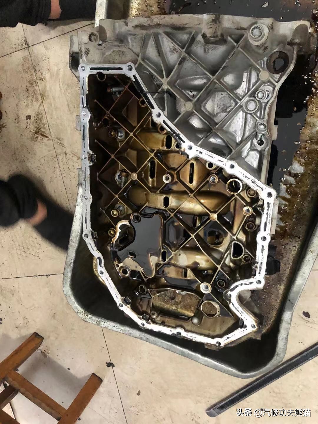 奥迪q5烧机油狂飙,奥迪q5烧机油且发动机抖动