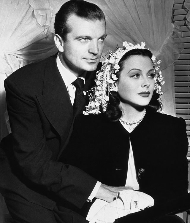 世界第一位全裸女星：嫁*火军**商，发明专利，艳极一时为何晚年凄惨