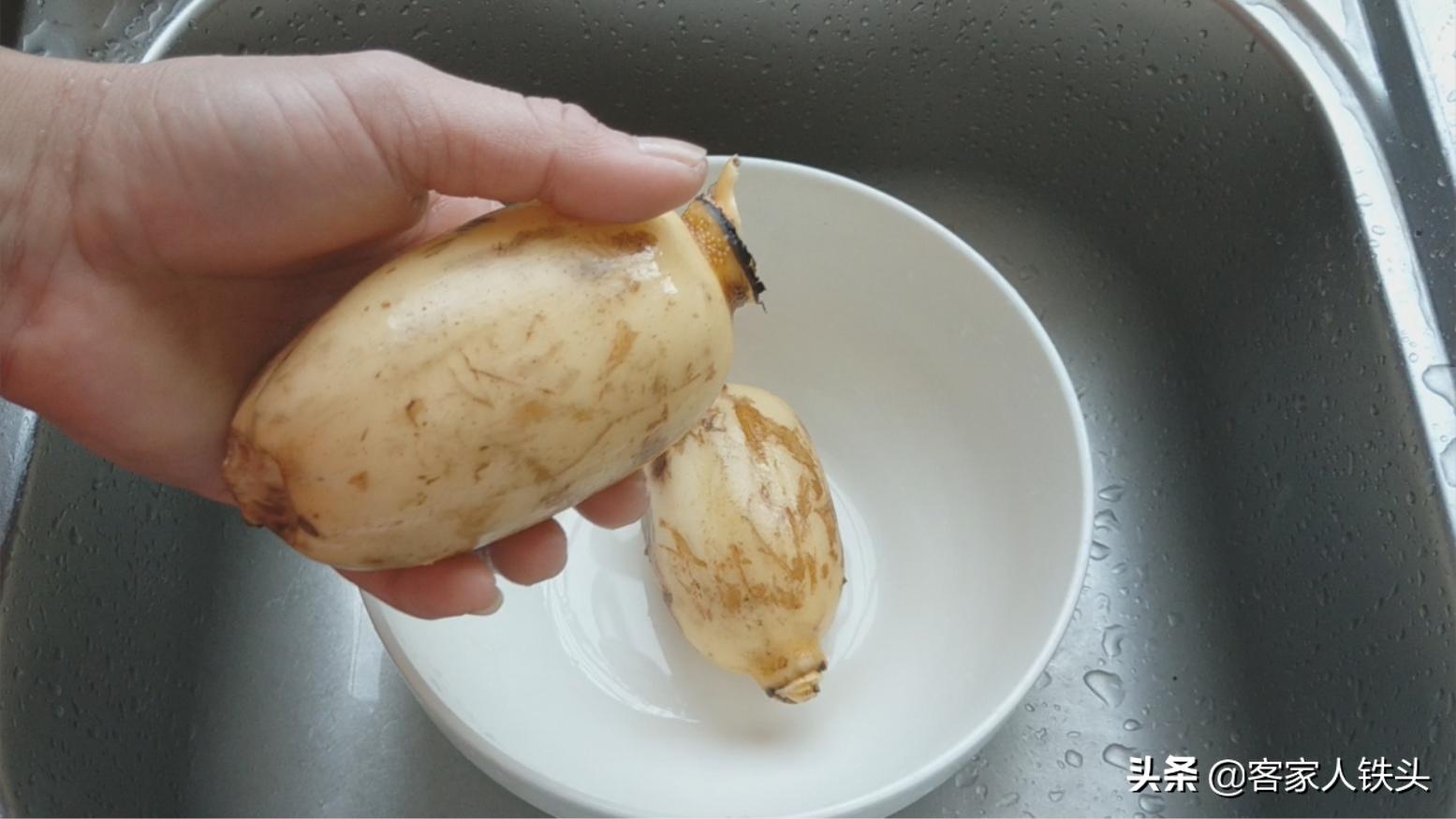 2节莲藕不煎不炸,这样做一锅,大人小孩抢着吃,营养好吃又下饭