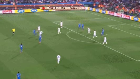 在卡纳瓦罗怀里痛哭的男人，变成了意大利的不老传说