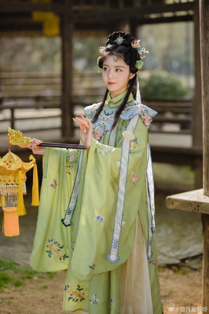 00后女孩演绎四大名著美女,凭一个造型火出圈,200万网友点赞