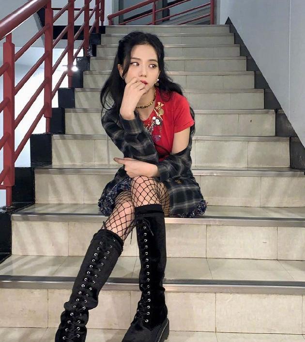 黑色*袜丝**=死亡单品?不至于!没看见“名媛”们人“腿”一双吗?