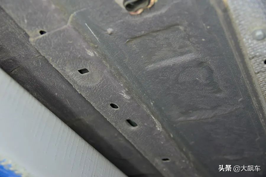 拆开底盘一目了然,老款法系车底盘解析