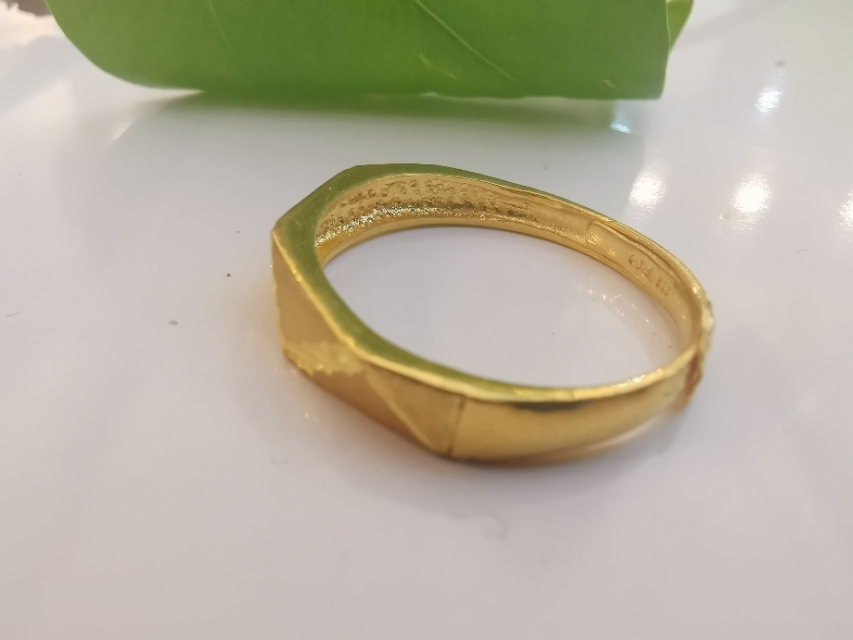 新购买的足金情侣戒指焊成死口，省得缠红绳麻烦，再也不会刮手啦