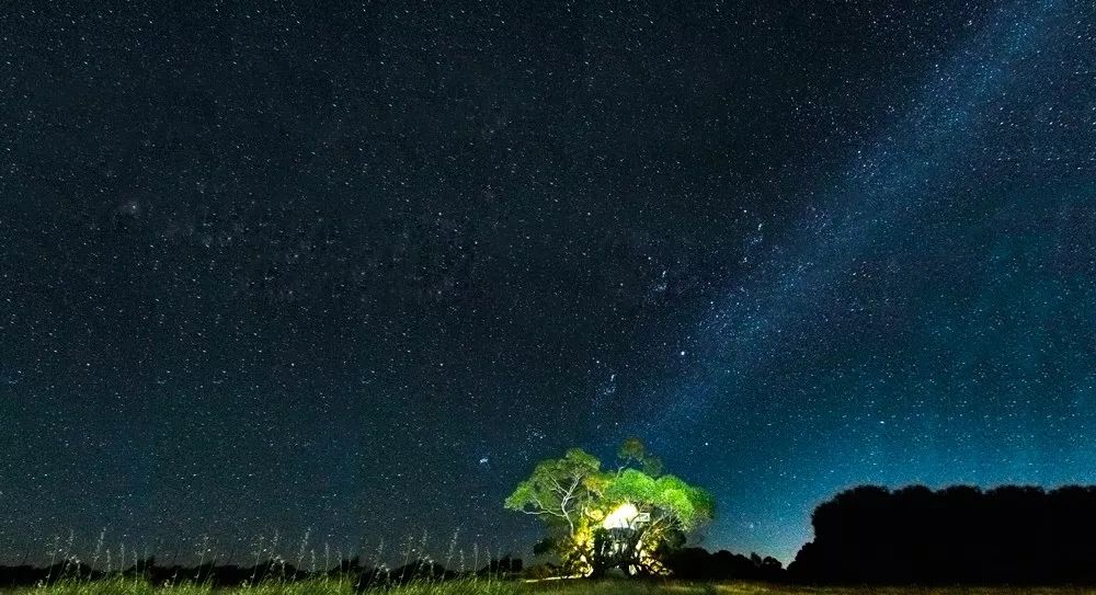 这个品牌把星空搬进店里，路过的人都大呼：太惊艳了