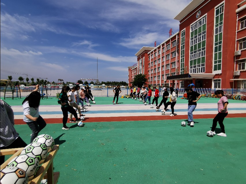 劳店镇中心幼儿园：开园在即教师足球培训先行