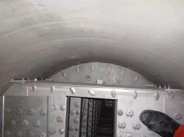 精馏塔底部,精馏塔都有什么