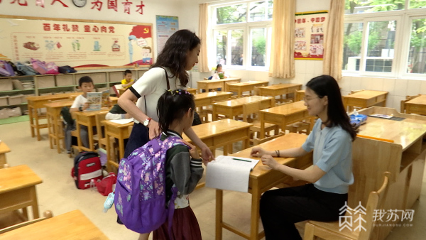 南京芳草园小学放学,南京芳草园小学活动