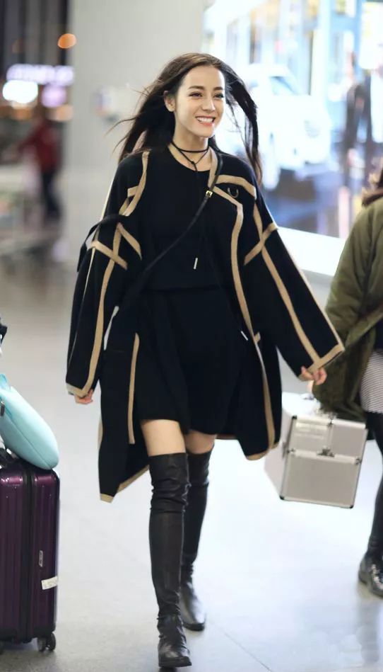 穿上长筒靴，拥有逆天长腿的同时还可以跟秋裤saybyebye