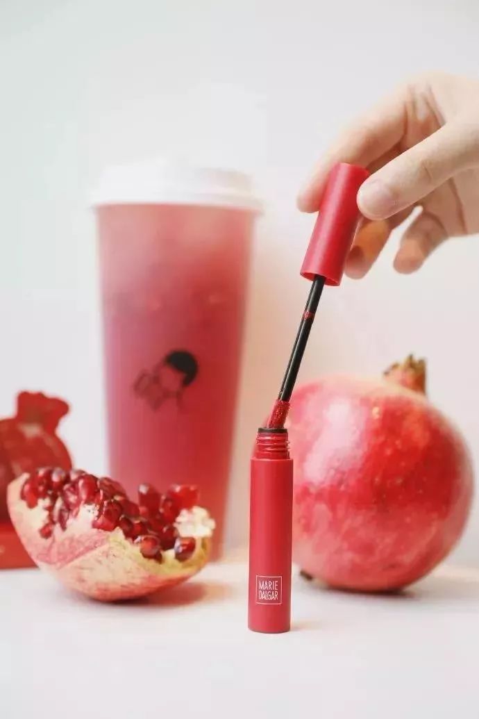 服装人要哭了！年利润4亿、估值90亿的喜茶竟然跨界服装行业？