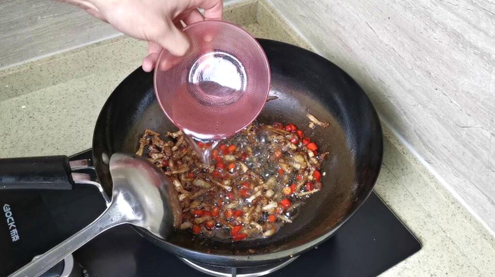 蒜苔怎么炒才会入味,炒蒜苔怎么才能炒得入味