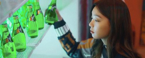 这个被嘲矮的超模火了！一脸硬伤，为啥还被Dior、Prada抢着宠？