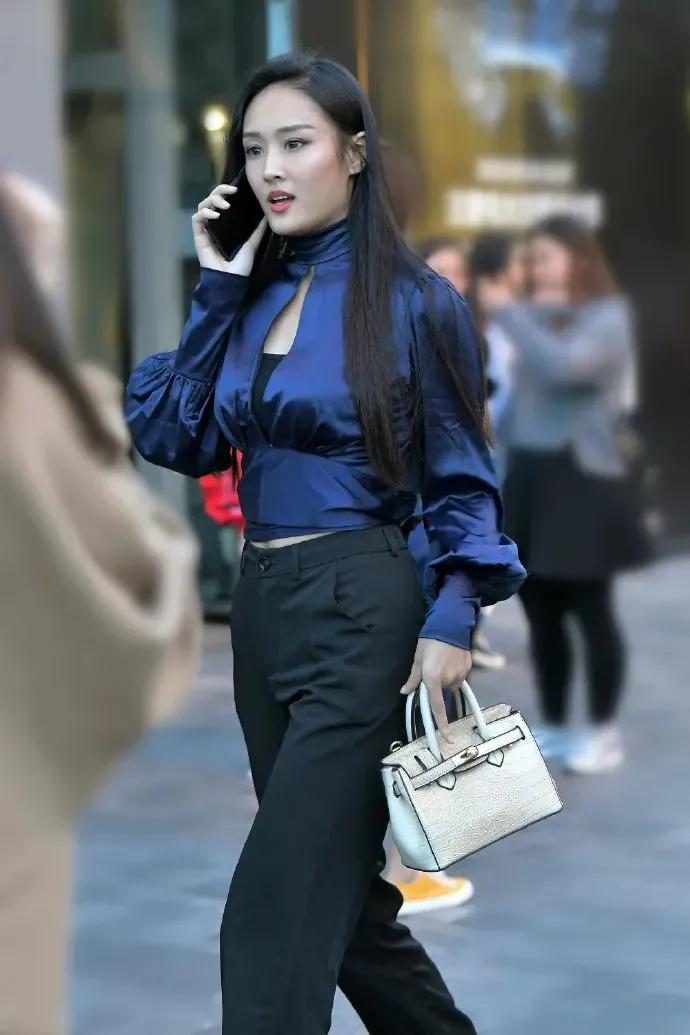 夏天里黑色的少妇