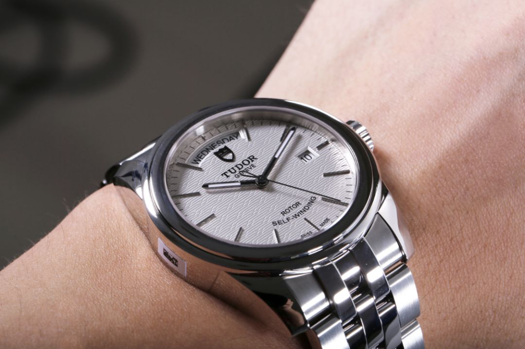 欧米茄手表和浪琴手表比较哪个好,欧米茄浪琴手表哪家好