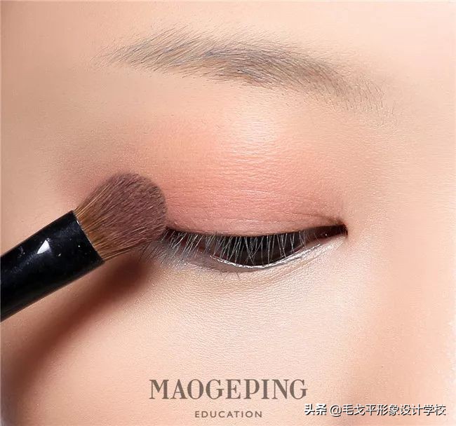 下睫毛多怎么画眼妆放大双眼,肿眼泡怎样放大双眼画眼妆