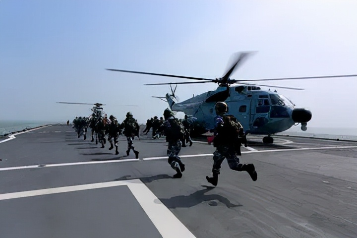 075和独岛对比,中国两栖攻击舰vs日本两栖攻击舰