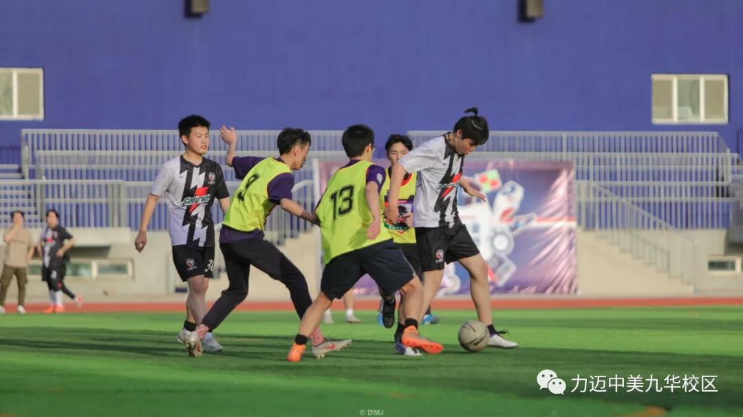 绿茵梦想骄阳下的热血足球赛上演,青春飞扬激情篮球赛