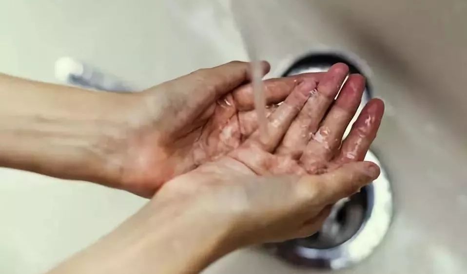 身体这几处越干净就越容易得病,人体哪4个部位不要洗干净