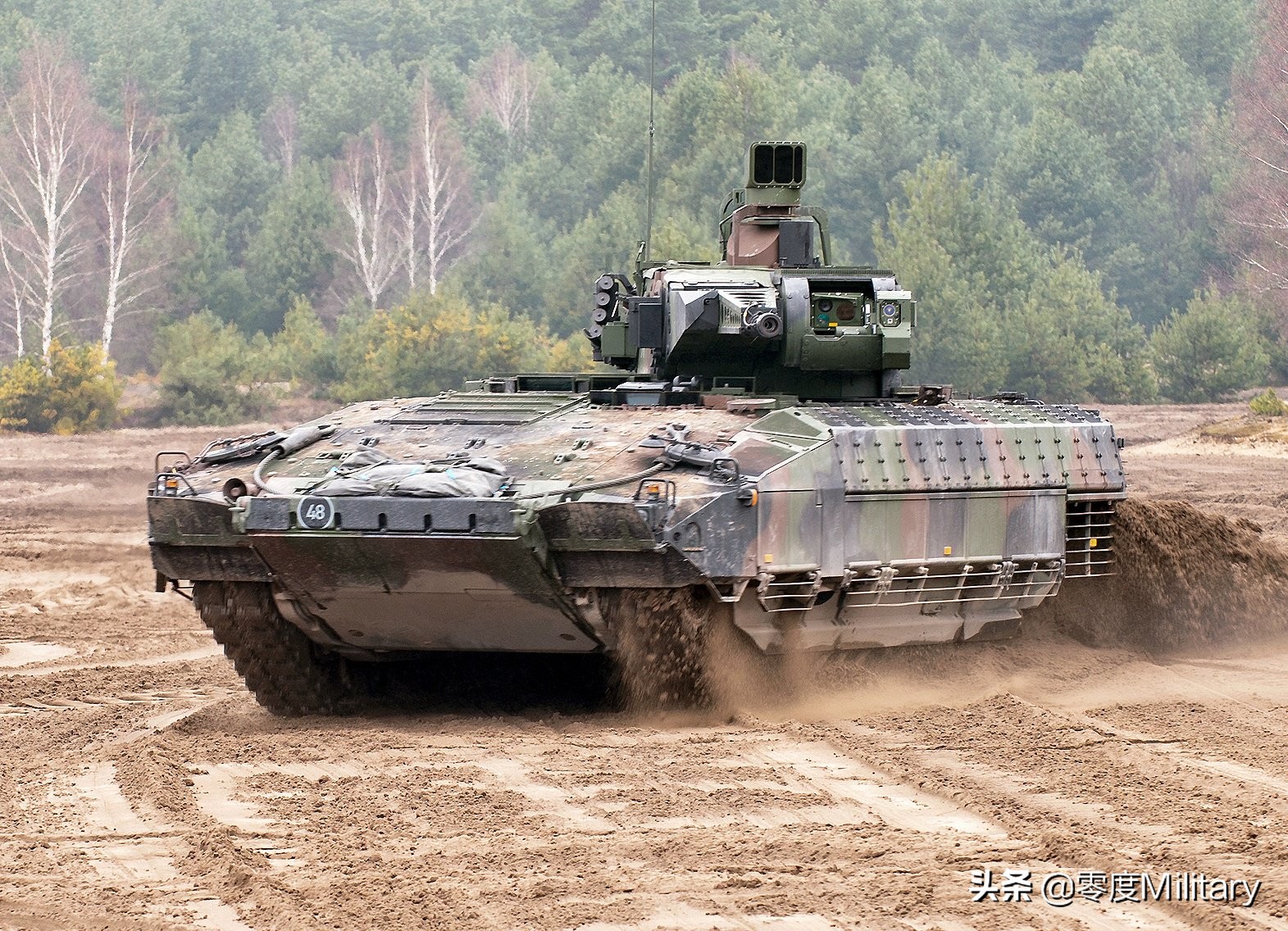 新型步兵战车完整版,全新国产山猫步兵战车