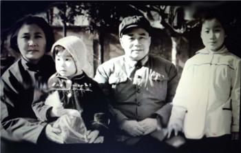 “疯子”将军王近山，因婚姻悲剧被开除*党**籍，与妻子老死不相往来