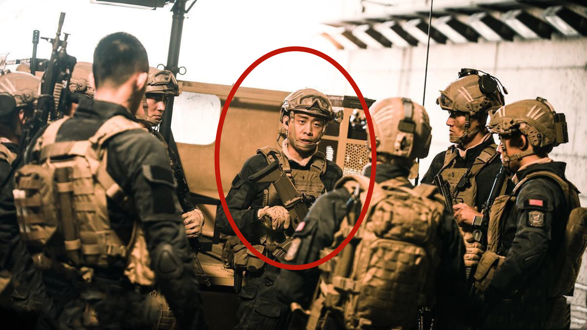 红海行动飞机撤走时为何杨锐惊讶,红海行动杨锐为什么能指挥二队