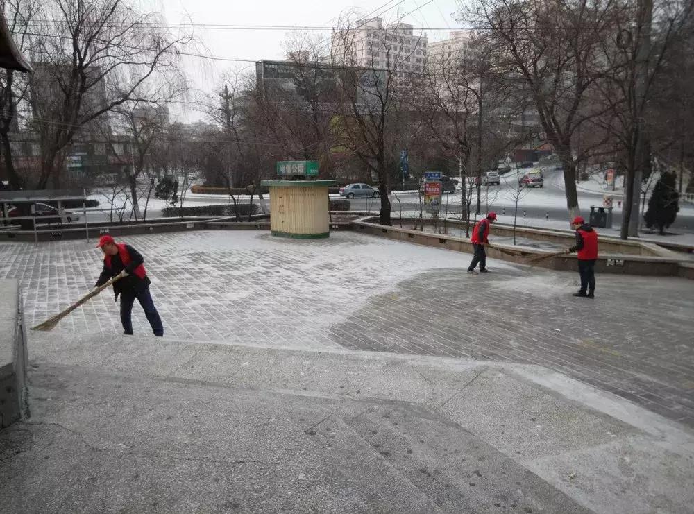 白银：爱心志愿者成为汽车站春运一道最亮风景线