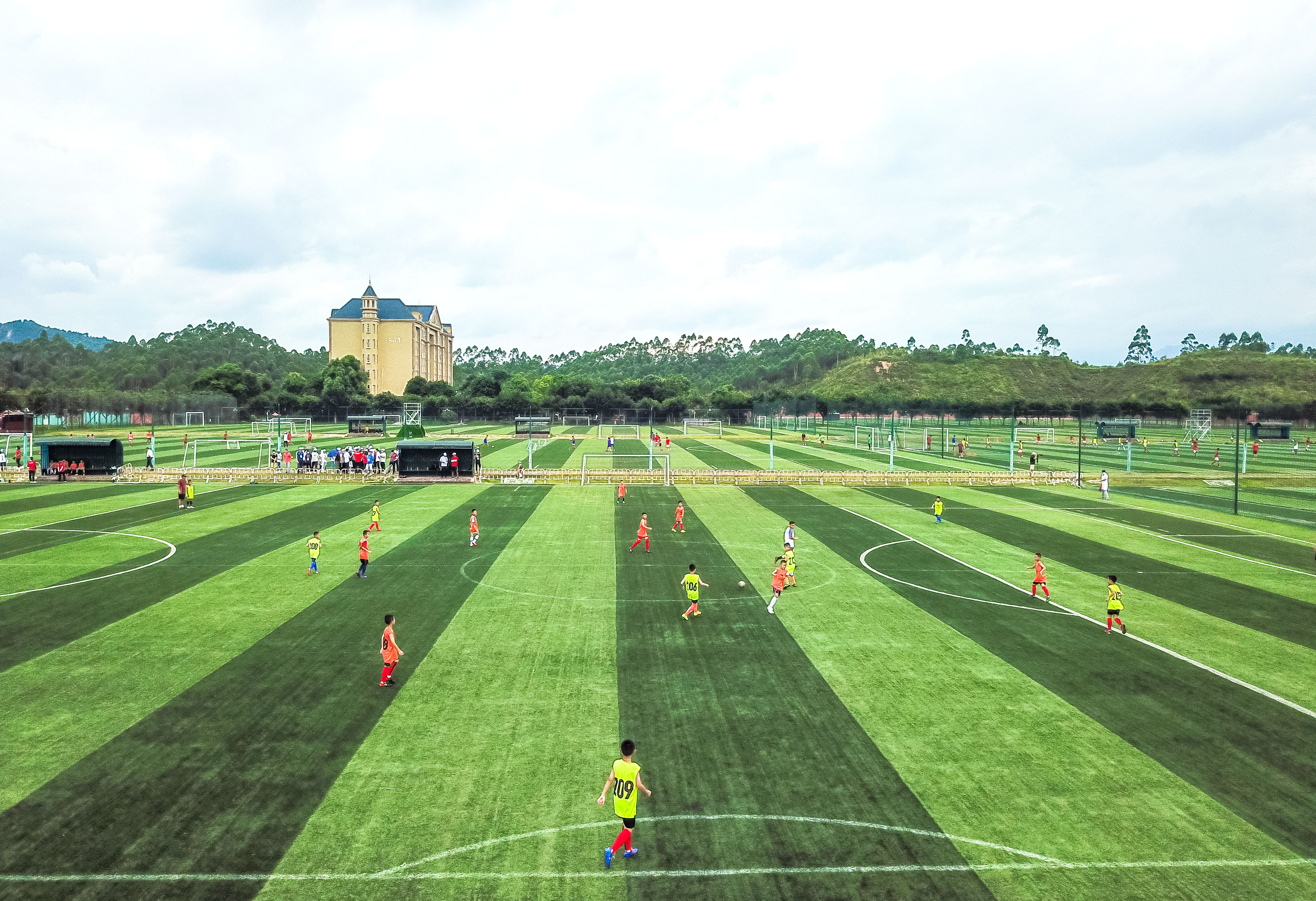 千里挑壹足球,千里挑一足球