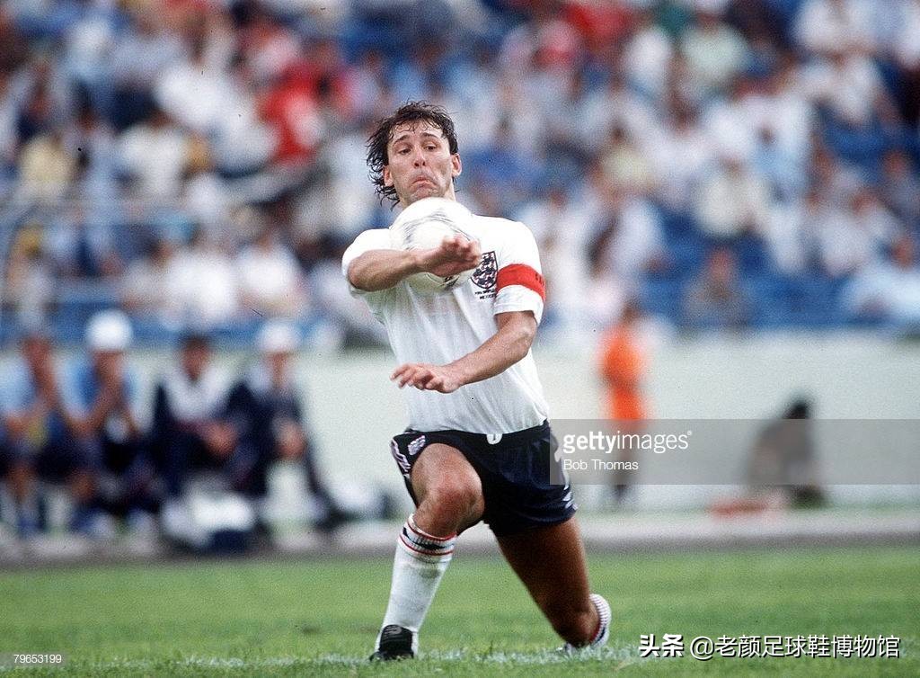 武磊肩伤面对两难选择，学萨拉赫竹篮打水，还是凯撒大帝名垂青史