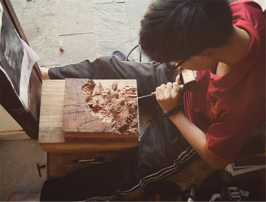 越南小哥最新作品,越南木雕小哥视频