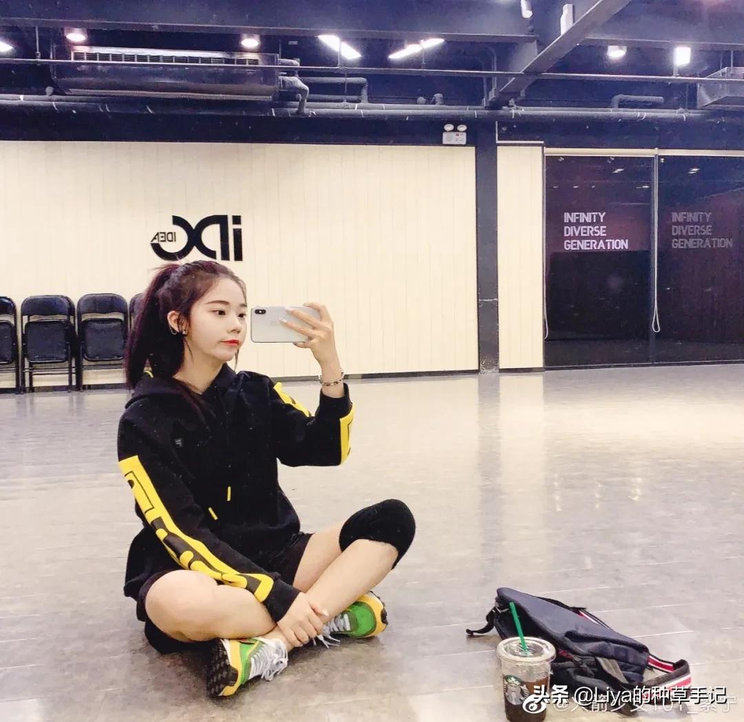 穿错卫衣显胖,宽松卫衣怎么搭配帆布鞋