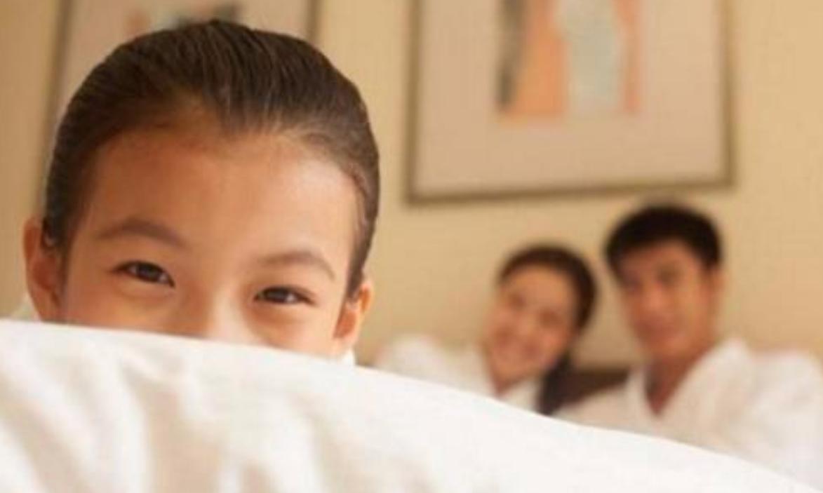 孩子突然不和妈妈亲了,孩子会不会有一个阶段不跟妈妈亲