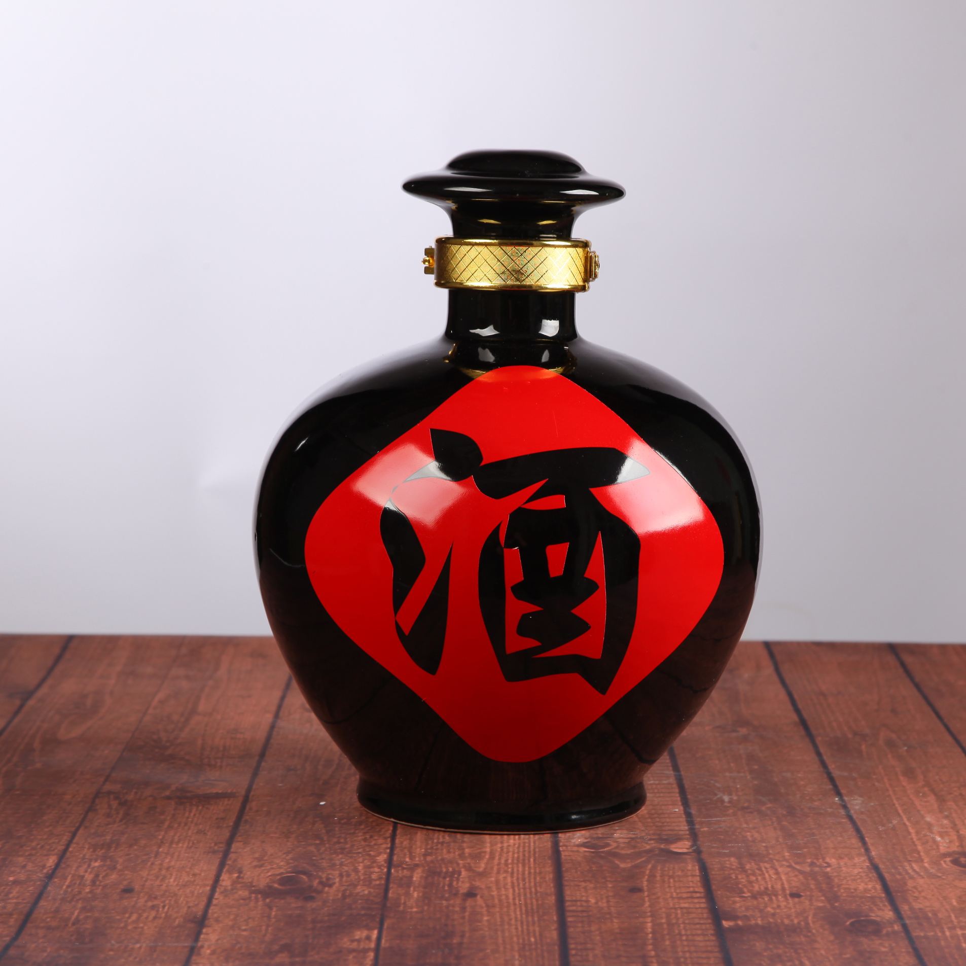 陶瓷的酒瓶能卖钱吗,窖藏陶瓷酒瓶价格表