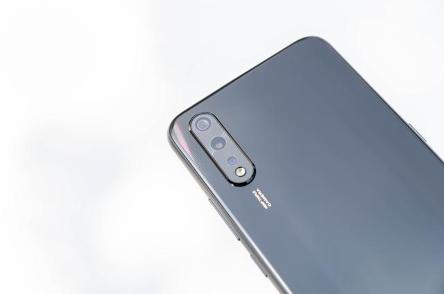 vivoz5手机值得入手吗,vivoz5现在还值得买吗