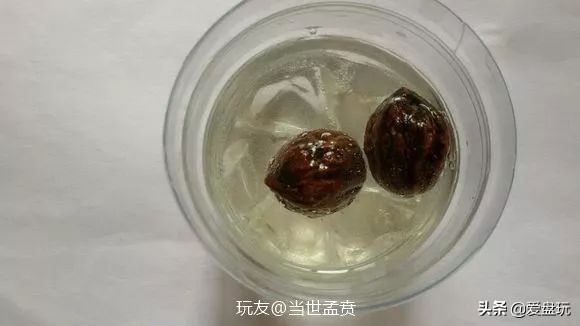 84消毒液洗核桃方法,被84泡过的核桃还能盘红吗
