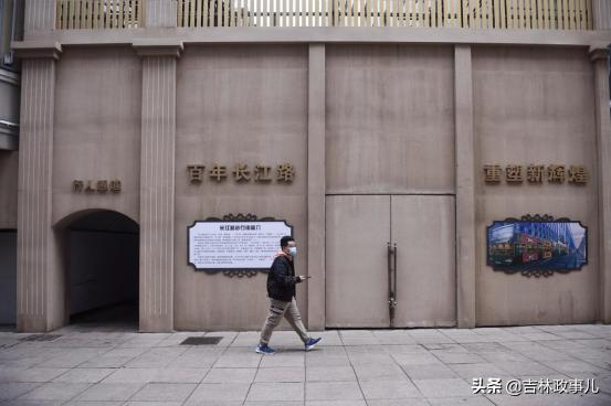 改造后的步行街焕然一新,长春长江路步行街改造