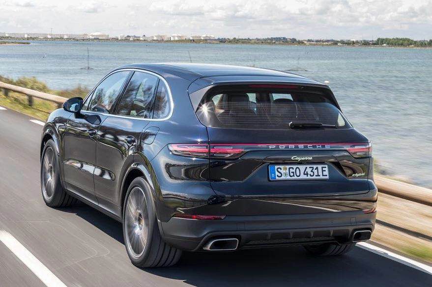 汽车贴完膜不平整,汽车贴膜后注意什么才能不起泡