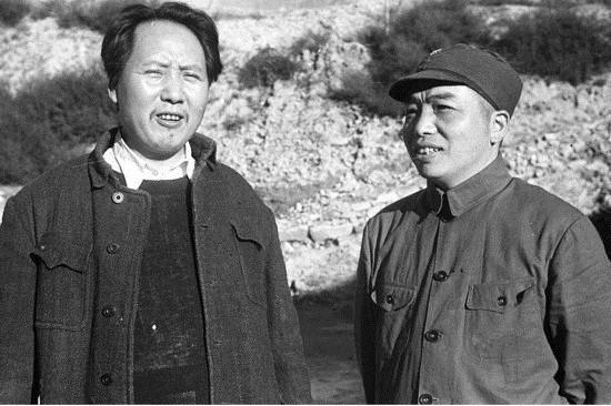 平江起义之前，彭德怀给黄公略写过一首密诗，提到了毛主席