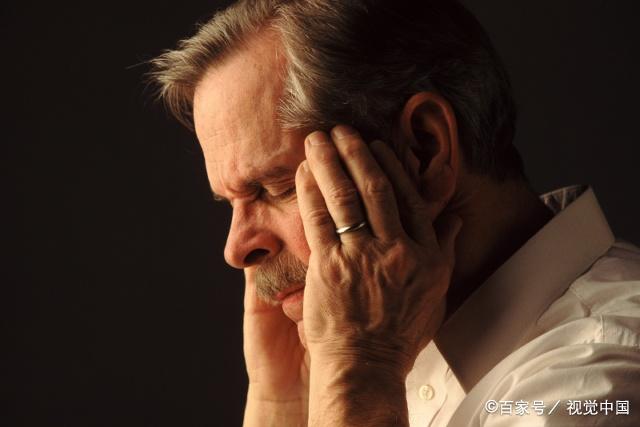 半夜总在34点醒来身体暗示什么,半夜突然醒来是因为有人在盯着你