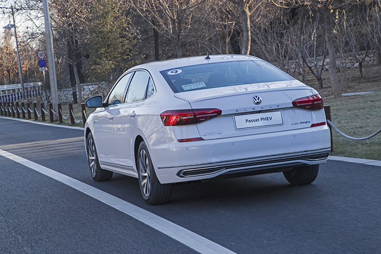 大众新能源制动系统报警,上汽大众油电混合帕萨特试驾